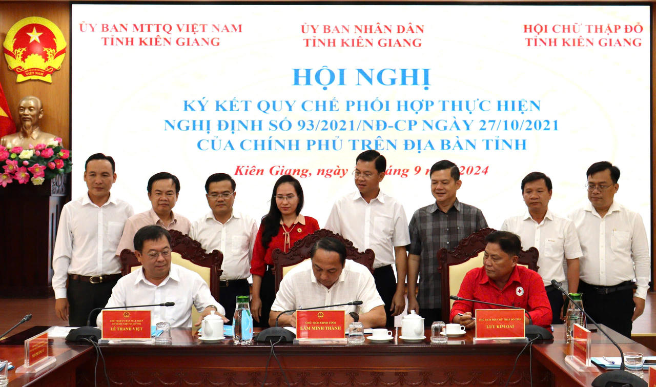 Kiên Giang: Ký kết Quy chế phối hợp về vận động, quản lý, phân phối và sử dụng nguồn đóng góp tự nguyện