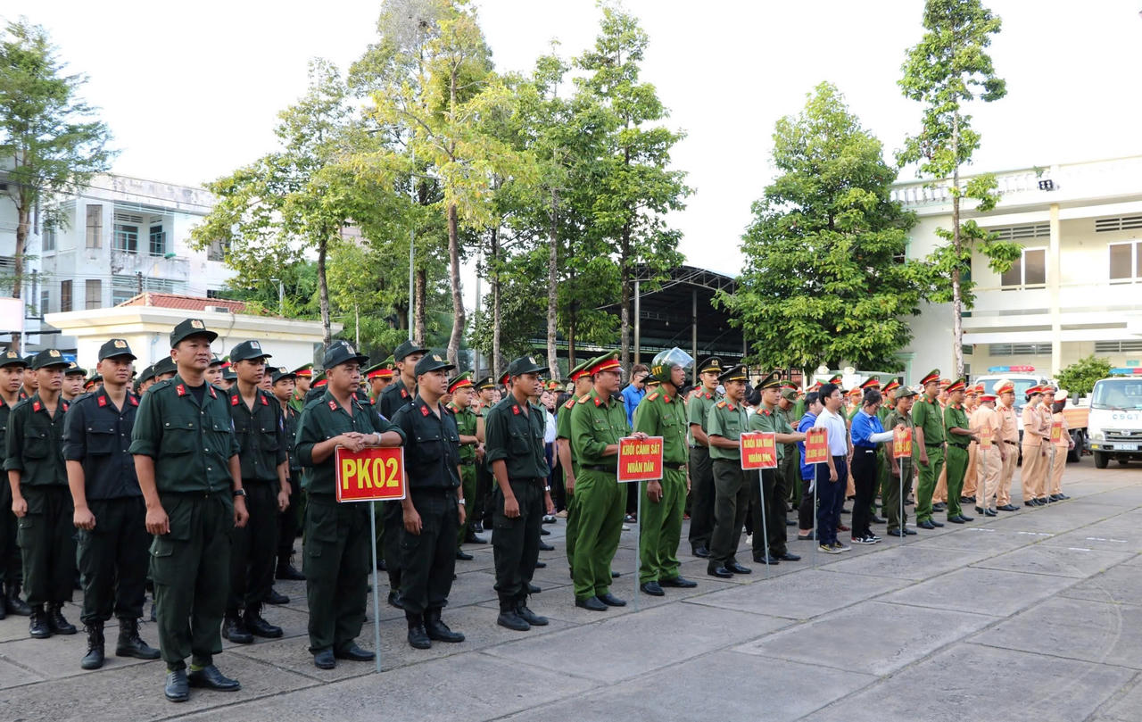 Kiên Giang: Ra quân thực hiện cao điểm bảo đảm trật tự ATGT cho lứa tuổi học sinh 