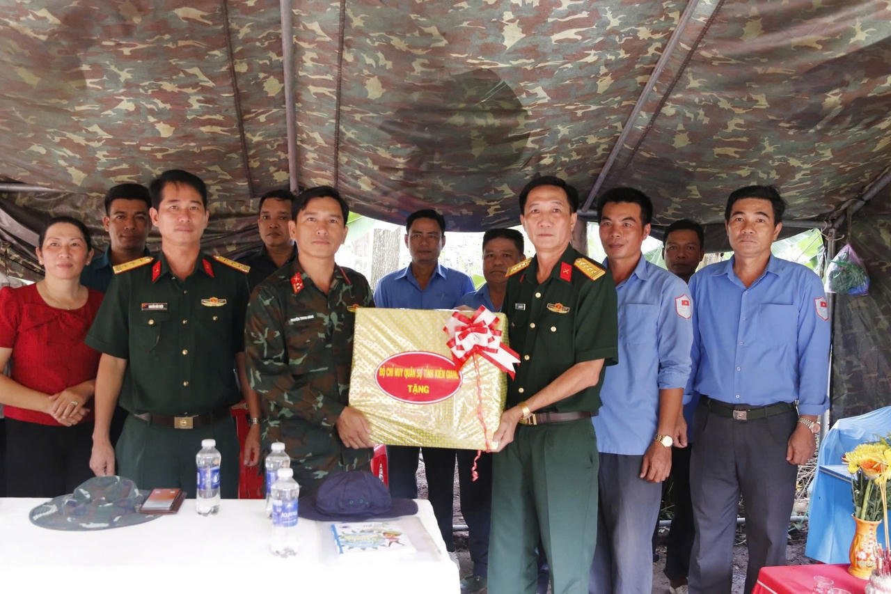 Cất bốc 19 hài cốt liệt sĩ tại huyện Kiên Lương, tỉnh Kiên Giang