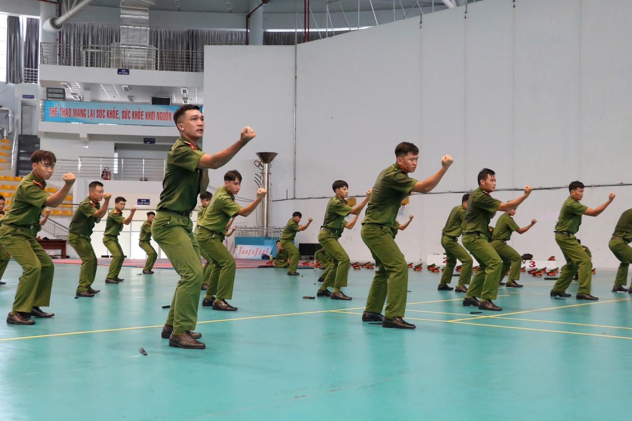 Hình ảnh Công an tỉnh Kiên Giang 'trổ tài' chuẩn bị thi Điều lệnh, quân sự, võ thuật 