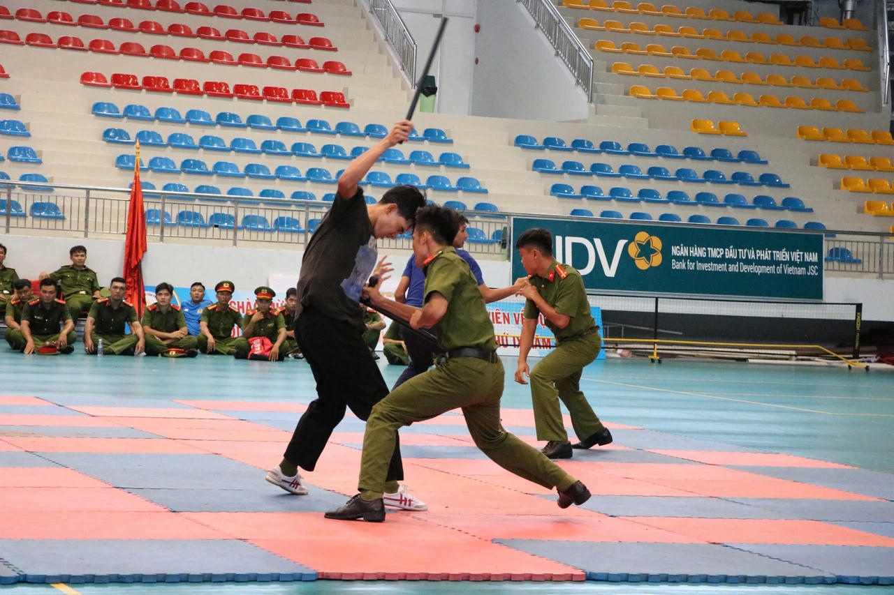 Hình ảnh Công an tỉnh Kiên Giang 'trổ tài' chuẩn bị thi Điều lệnh, quân sự, võ thuật 