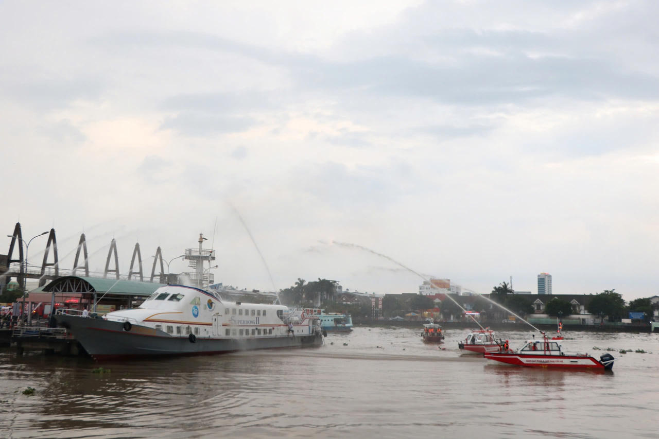 Tổng duyệt phương án phòng cháy chữa cháy và cứu nạn tại Cảng thuỷ nội địa Rạch Giá