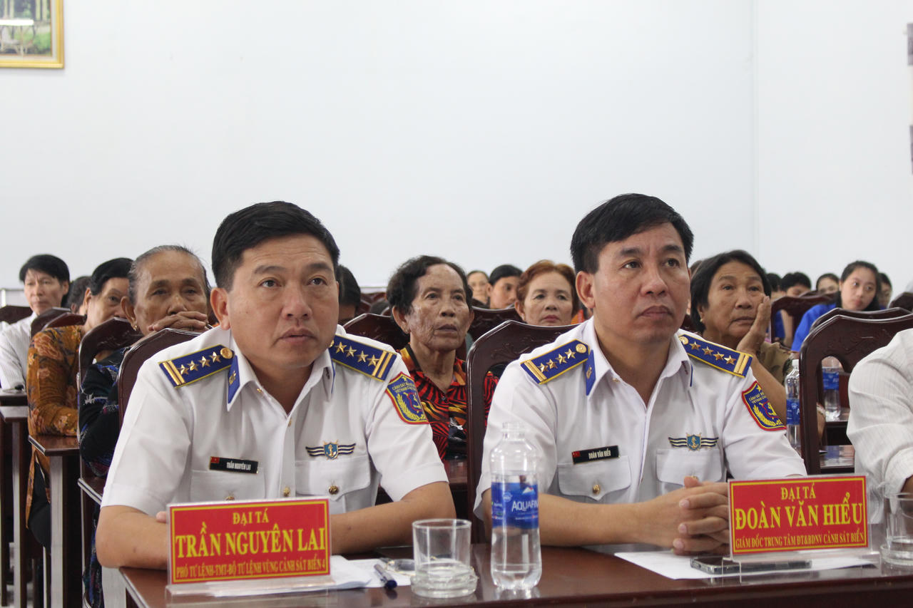 BTL Vùng Cảnh sát biển 4 đồng hành với ngư dân xã đảo An Sơn