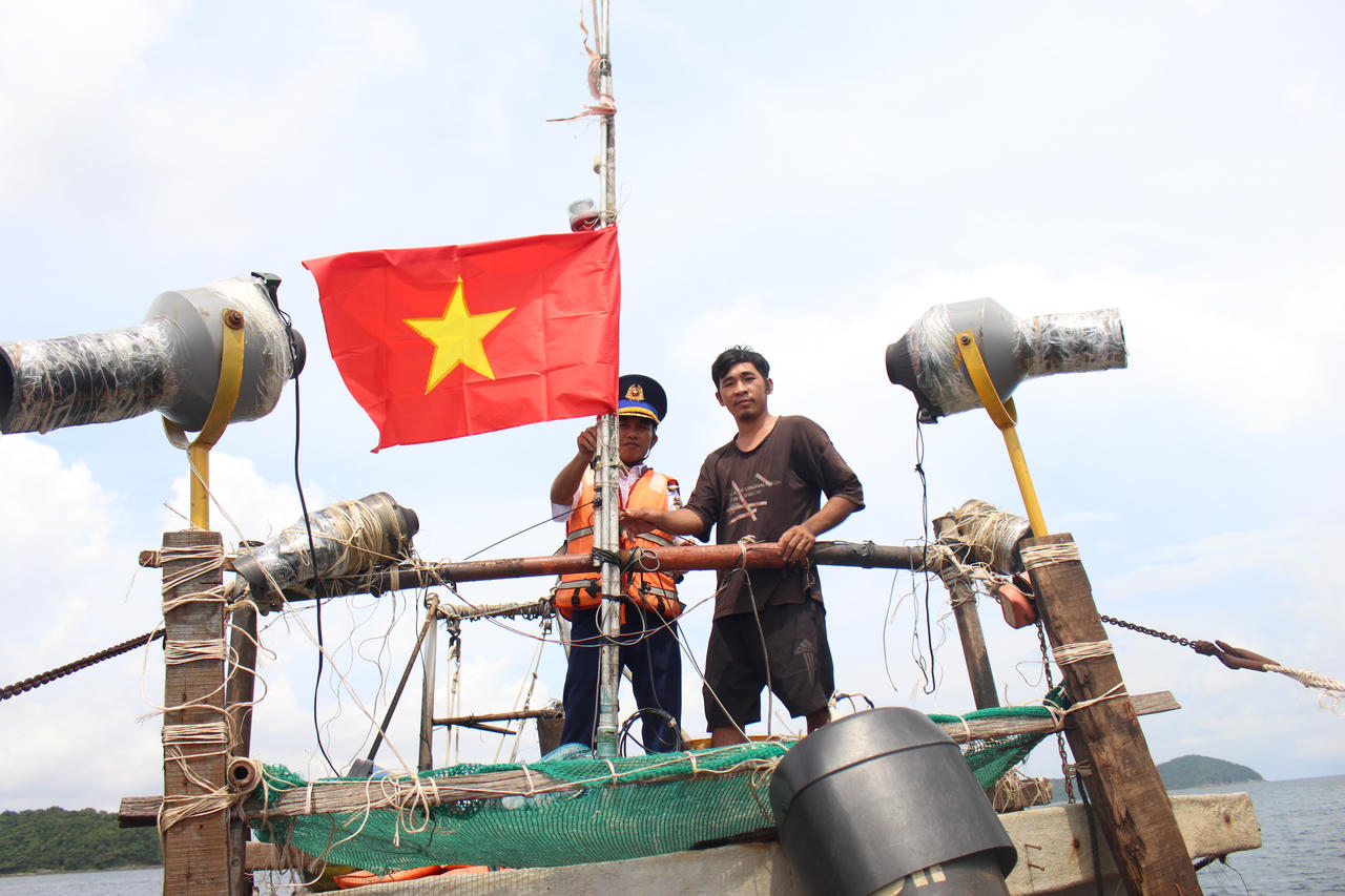 BTL Vùng Cảnh sát biển 4 đồng hành với ngư dân xã đảo An Sơn