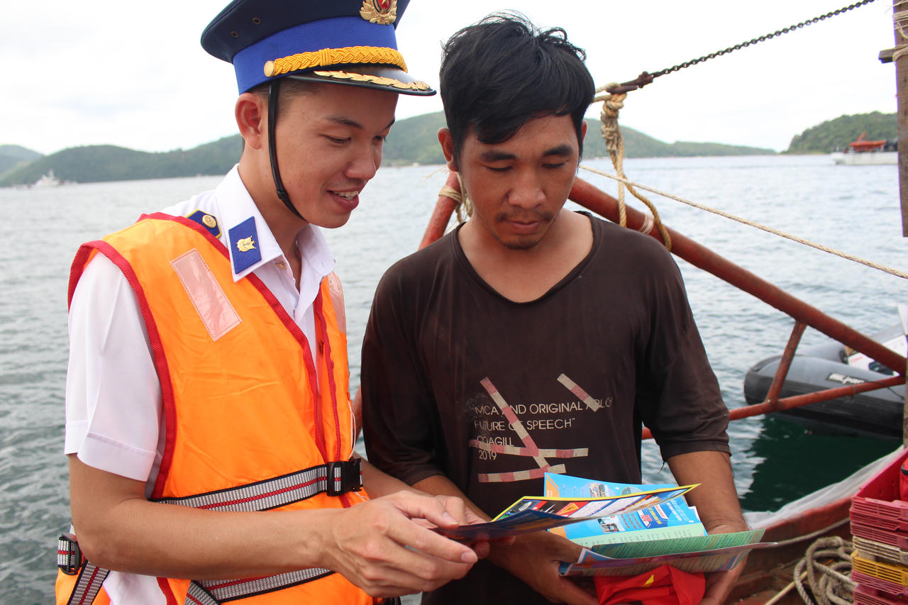 BTL Vùng Cảnh sát biển 4 đồng hành với ngư dân xã đảo An Sơn