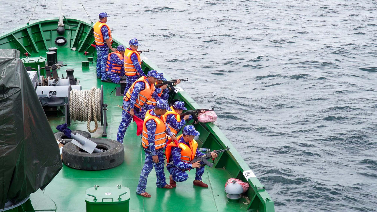 BTL Vùng Cảnh sát biển 4 diễn tập vòng tổng hợp và bắn đạn thật trên biển