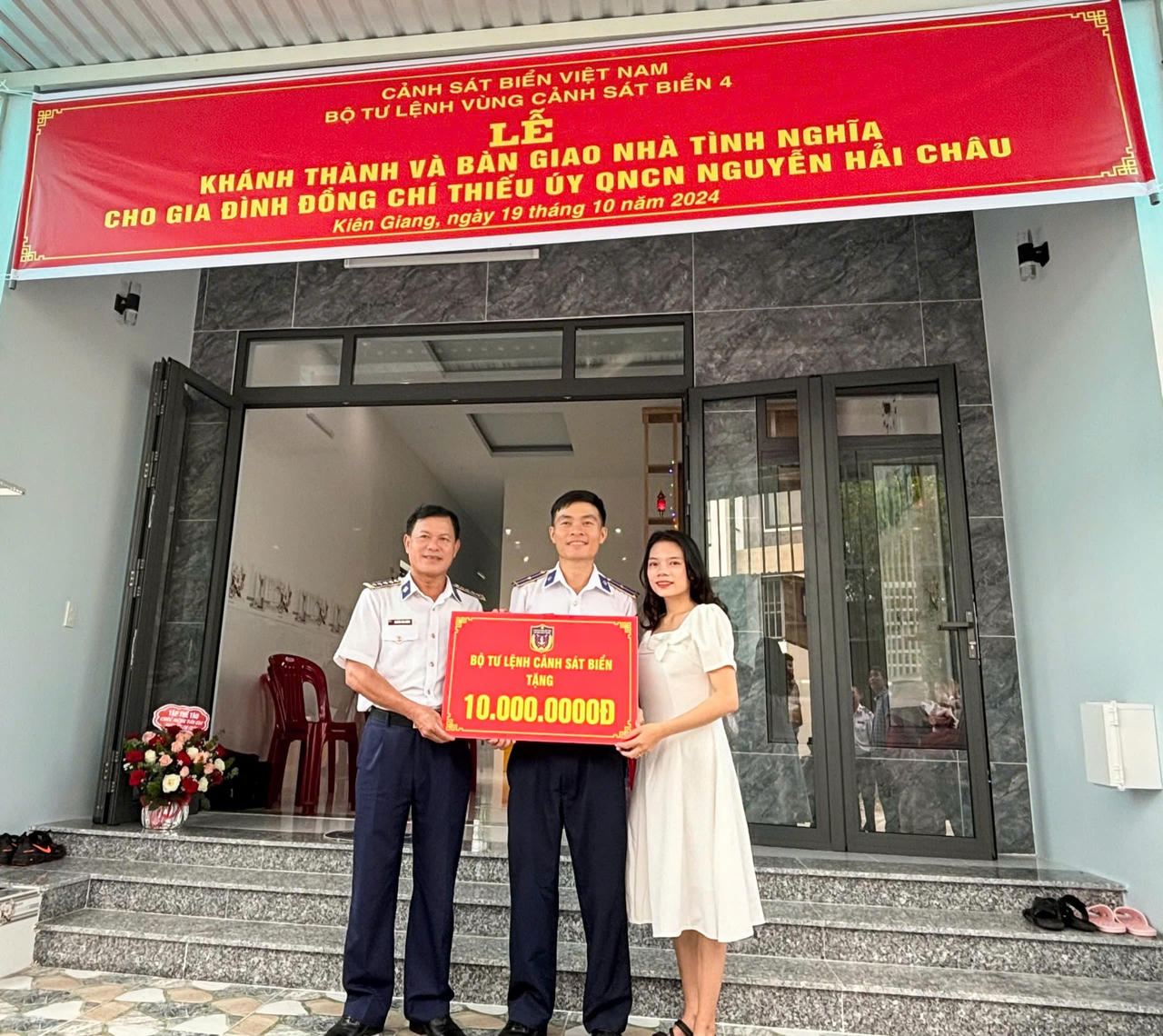 Bộ Tư lệnh Vùng Cảnh sát biển 4 bàn giao Nhà tình nghĩa cho quân nhân có hoàn cảnh khó khăn