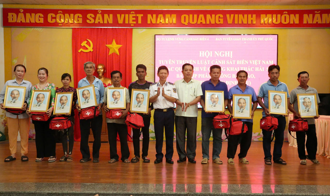 BTL Vùng Cảnh sát biển 4 nâng cao nhận thức pháp luật cho người dân