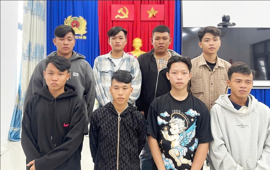 Khởi tố 17 đối tượng dùng hung khí gây thương tích cho một thanh niên