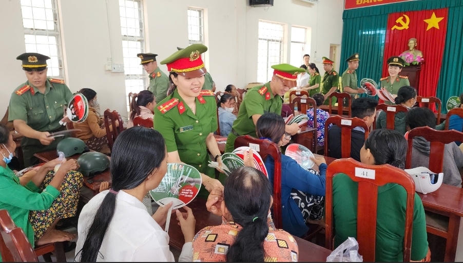 Tuổi trẻ Công an tỉnh Kiên Giang ra quân Chương trình Xuân tình nguyện