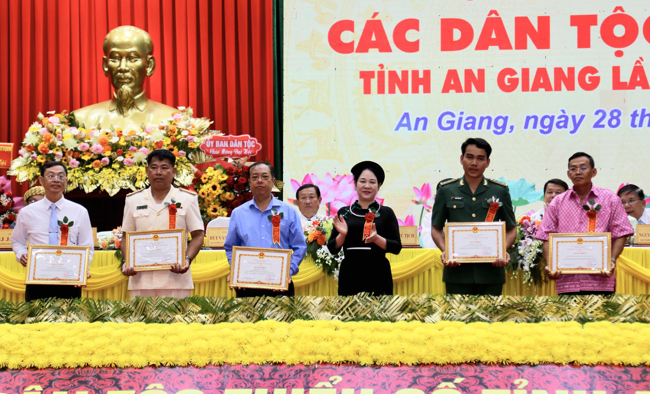 Tỉnh An Giang đặt mục tiêu xóa tình trạng nhà ở tạm, nhà dột nát vùng đồng bào DTTS