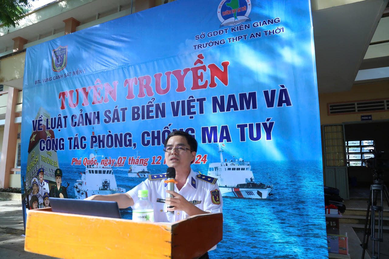 BTL Vùng Cảnh sát biển 4 tuyên truyền, phổ biến, giáo dục pháp luật cho học sinh
