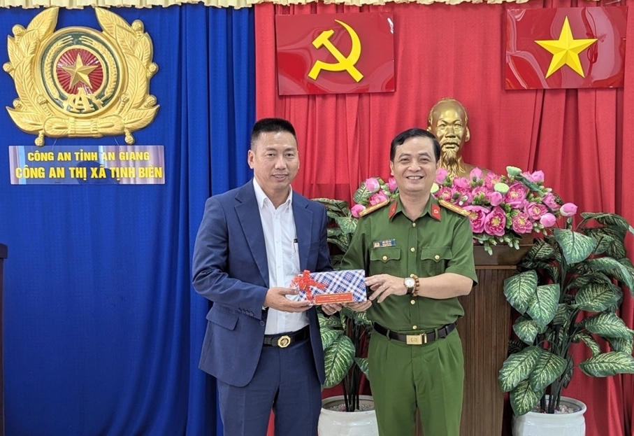 Trao đổi thông tin về tội phạm xuyên quốc gia giữa Văn phòng BLO tỉnh An Giang và tỉnh TàKeo, Campuchia