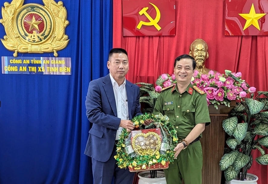 Trao đổi thông tin về tội phạm xuyên quốc gia giữa Văn phòng BLO tỉnh An Giang và tỉnh TàKeo, Campuchia