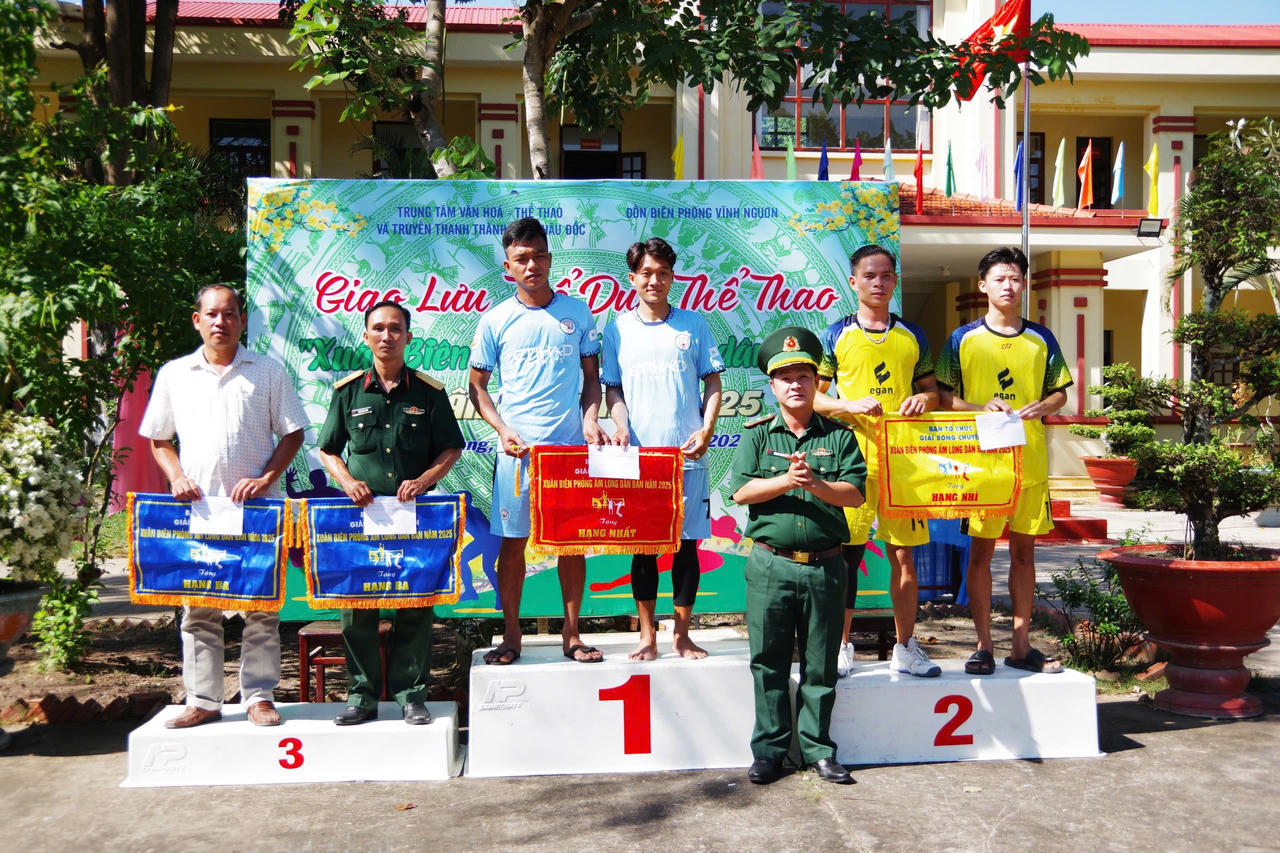 Ra quân Chương trình 'Xuân biên phòng ấm lòng dân bản' ở An Giang