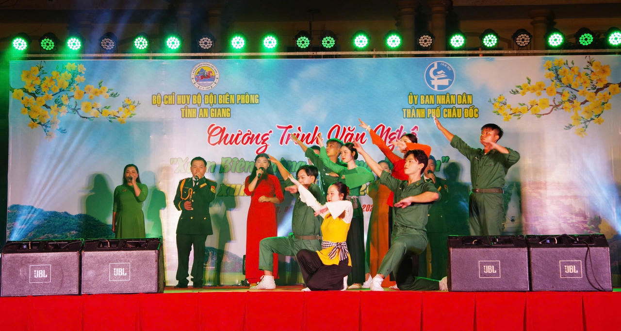 Ra quân Chương trình 'Xuân biên phòng ấm lòng dân bản' ở An Giang