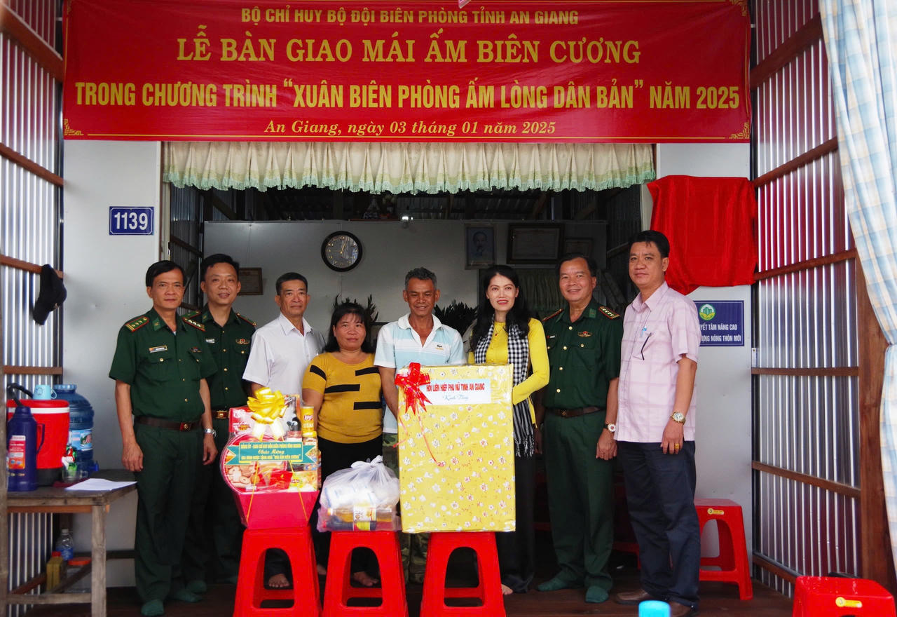 Ra quân Chương trình 'Xuân biên phòng ấm lòng dân bản' ở An Giang