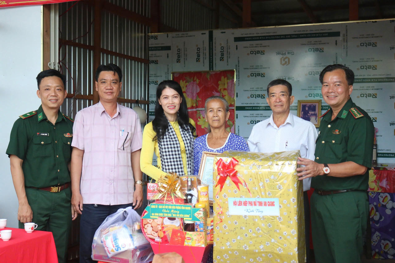 Ra quân Chương trình 'Xuân biên phòng ấm lòng dân bản' ở An Giang