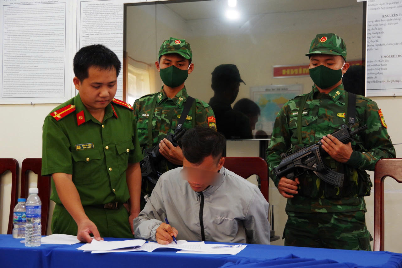 Biên phòng An Giang bắt giữ đối tượng vận chuyển hơn 22kg ma túy qua biên giới