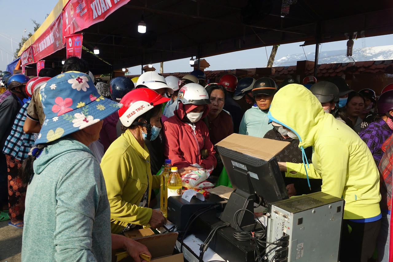 Kiên Giang: 1.500 phần quà Tết được trao cho người dân có hoàn cảnh khó khăn