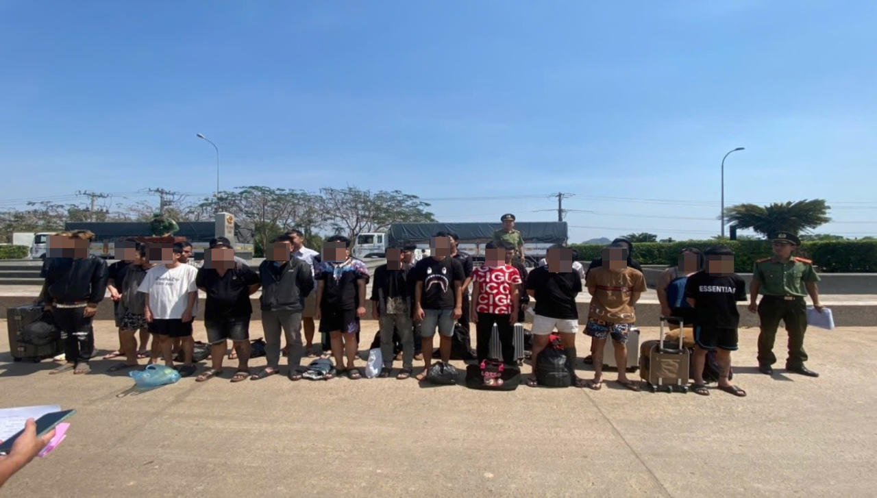 Tiếp nhận 24 công dân Việt Nam bị lừa đảo việc làm từ Campuchia trở về nước