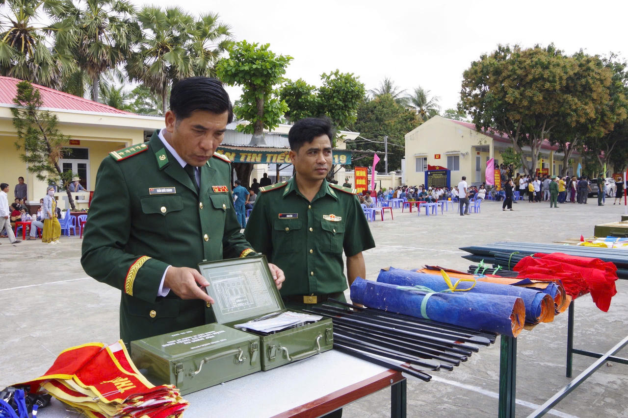 Thanh niên ưu tú toàn quốc phấn khởi lên đường nhập ngũ