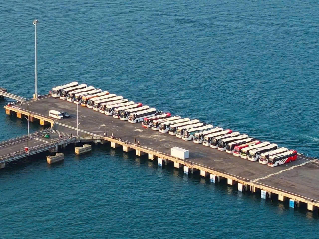 Phú Quốc đón tàu du lịch biển 5 sao chở hơn 2.100 khách quốc tế