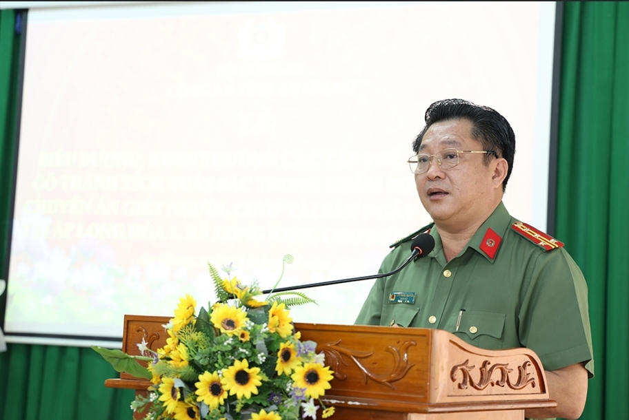 Thưởng nóng các tập thể điều tra, khám phá nhanh vụ “Giết người, cướp tài sản” tại huyện Chợ Mới