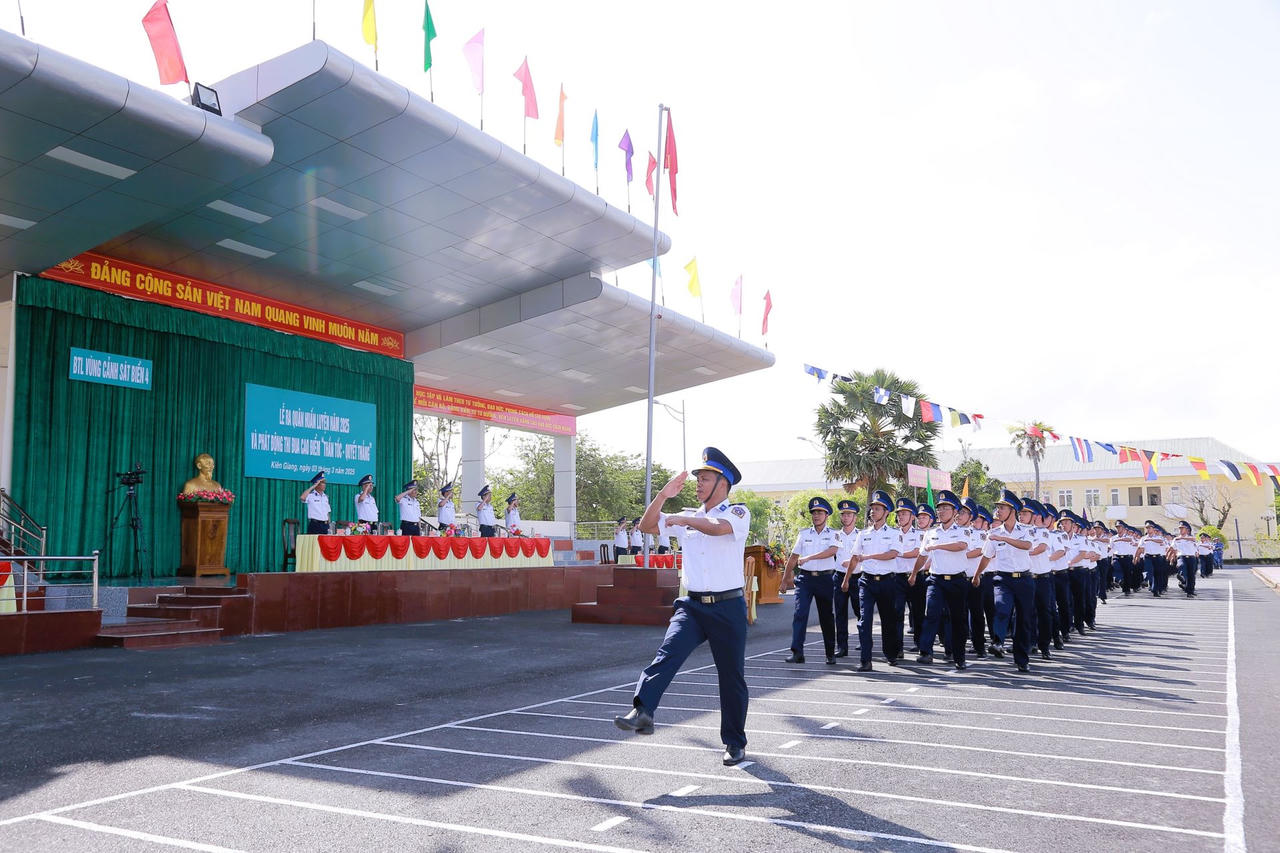 Bộ Tư lệnh Vùng Cảnh sát biển 4 tổ chức Lễ ra quân huấn luyện năm 2025