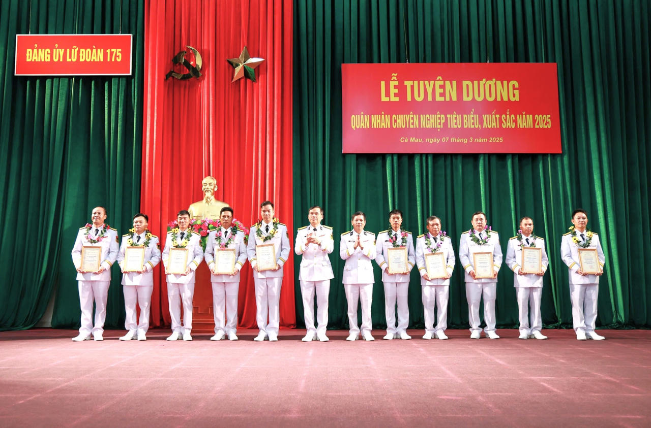 Lữ đoàn 175 tuyên dương quân nhân chuyên nghiệp tiêu biểu, xuất sắc