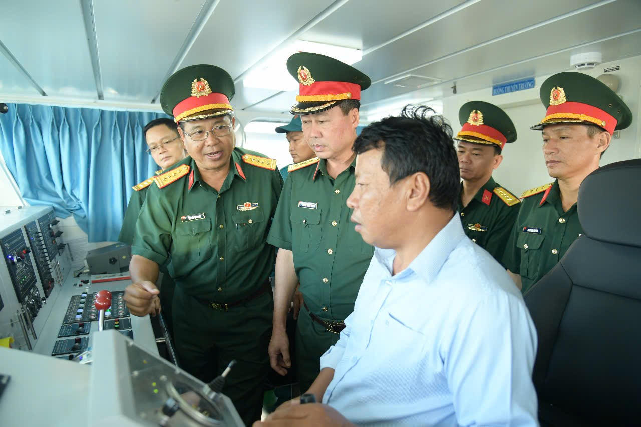 Bộ CHQS tỉnh Kiên Giang tiếp nhận 4 tàu Hải đội dân quân thường trực