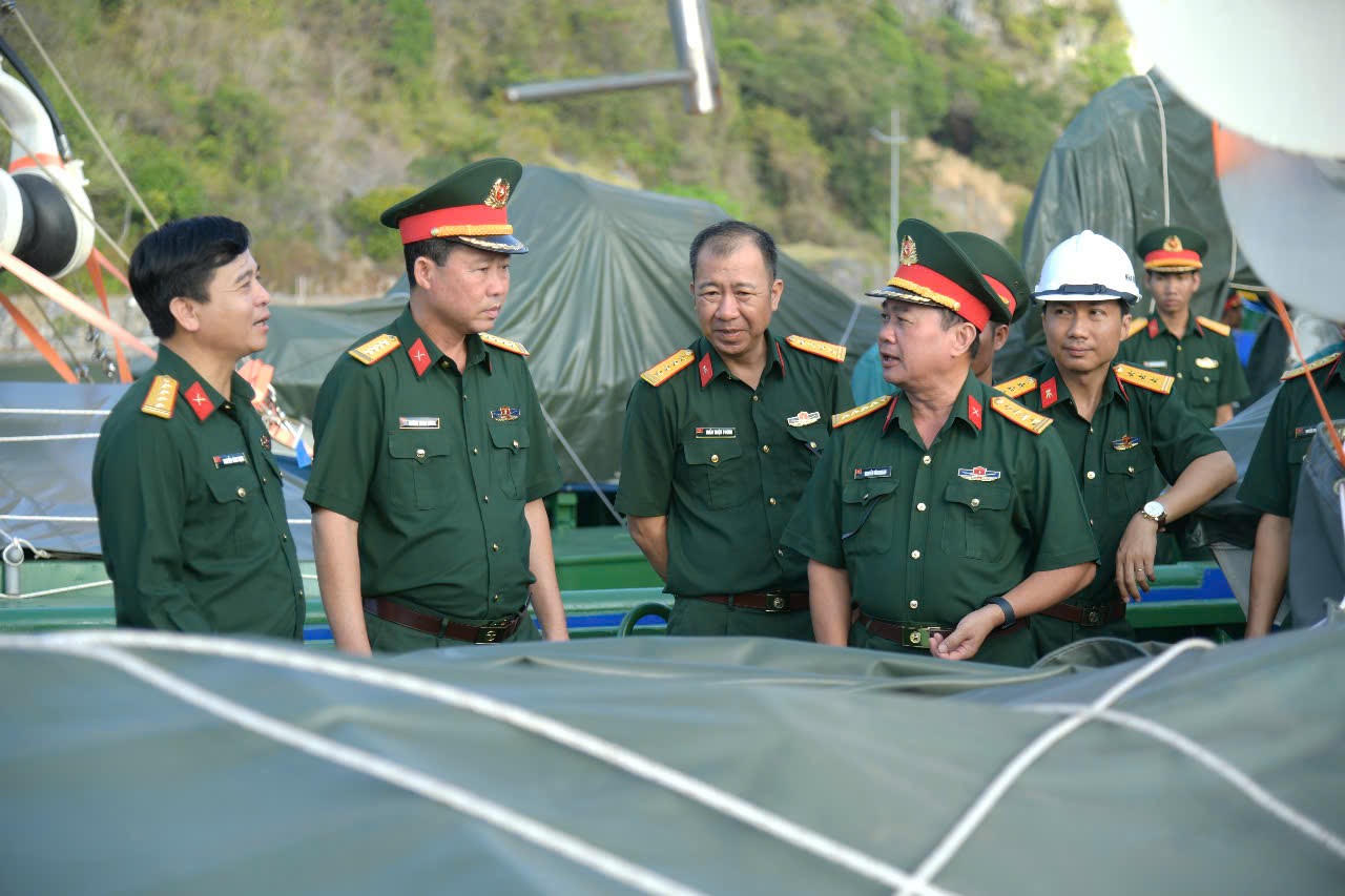 Bộ CHQS tỉnh Kiên Giang tiếp nhận 4 tàu Hải đội dân quân thường trực