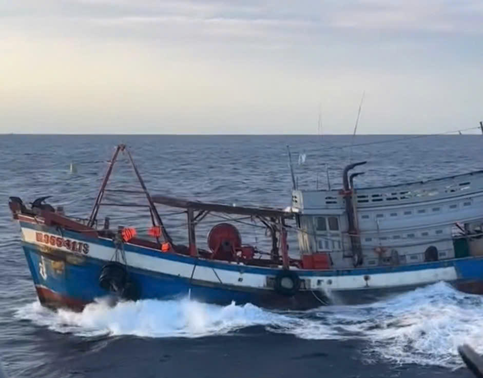 Khởi tố vụ án tàu cá xuất cảnh trái phép