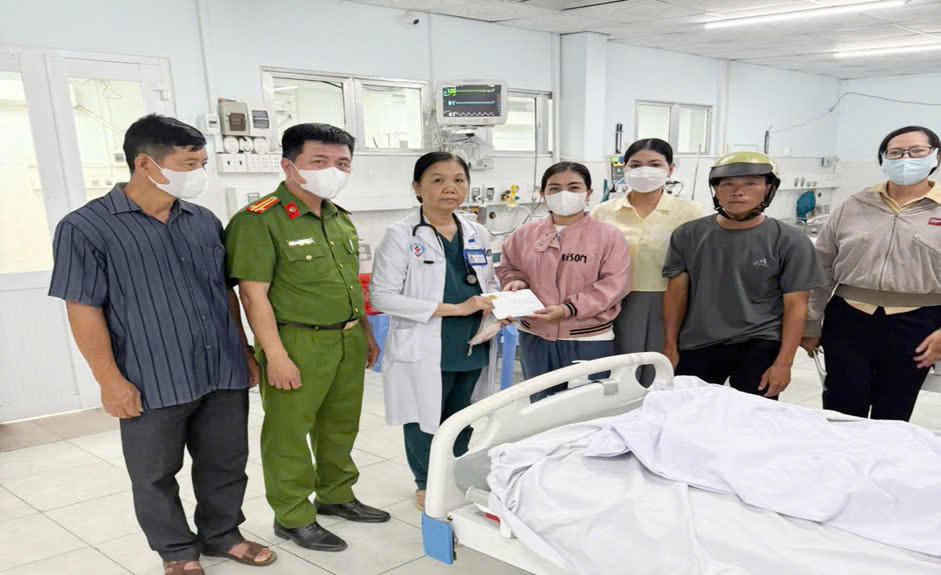 Tạm giữ đối tượng bạo hành con riêng của vợ 