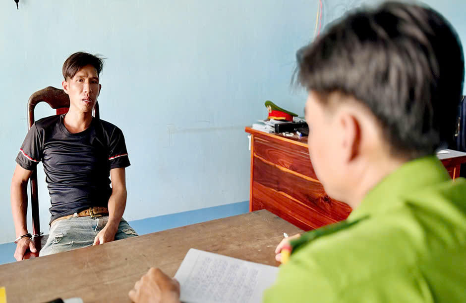 Tạm giữ đối tượng bạo hành con riêng của vợ 