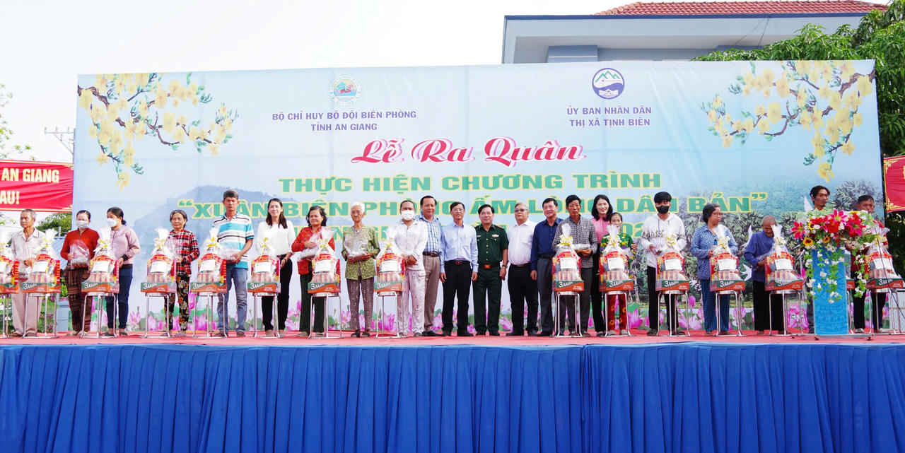 BĐBP tỉnh An Giang chung sức xây dựng nông thôn mới, chăm lo cho người nghèo ở biên giới