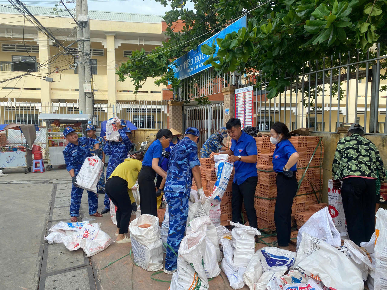 Hải đội 401 chung tay xóa nhà tạm, nhà dột nát