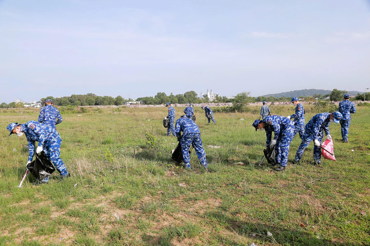 Bộ Tư lệnh Vùng Cảnh sát biển 4 tích cực tham gia 'Ngày vì môi trường Phú Quốc'