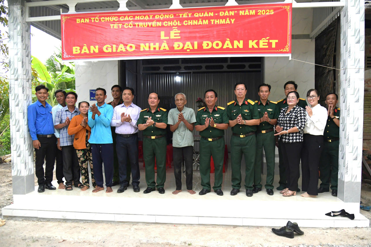 Bàn giao 2 căn nhà dịp Tết quân dân Chôl Chnăm Thmây tại Kiên Giang