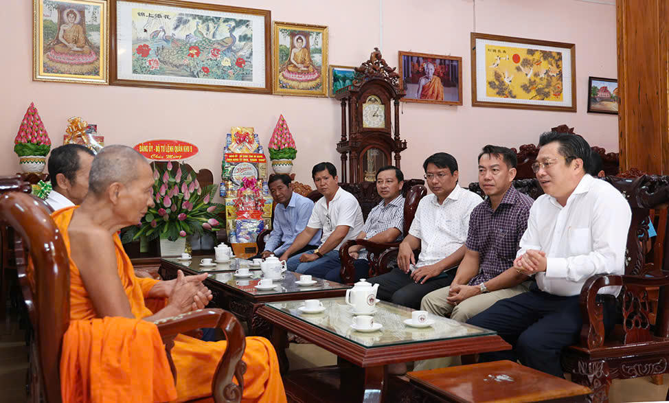 Giám đốc Công an tỉnh An Giang thăm, chúc Tết cổ truyền Chôl Chnăm Thmây