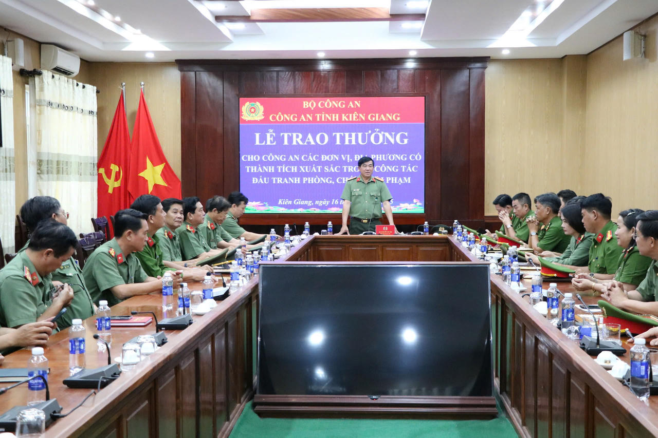 Công an tỉnh Kiên Giang khen thưởng nhiều đơn vị có thành tích xuất sắc trong đấu tranh phòng, chống tội phạm