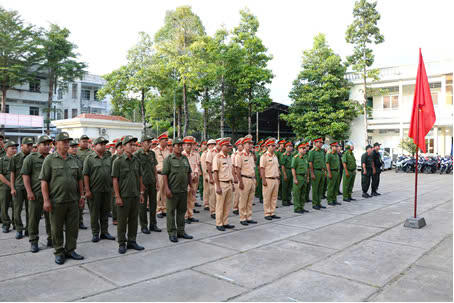 Ra quân bảo đảm an toàn giao thông cho người dân đi lại, vui chơi dịp Lễ 30/4 - 1/5