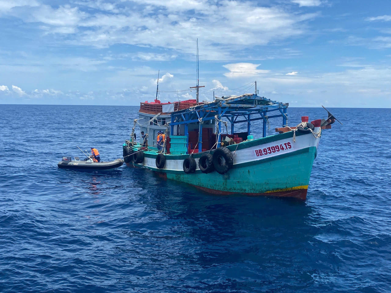 Bộ Tư lệnh Vùng Cảnh sát biển 4 liên tiếp bắt giữ tàu cá vi phạm IUU