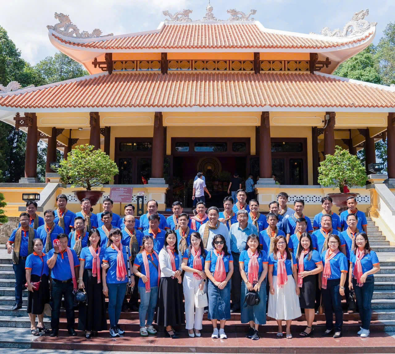 Hội Nông dân An Giang, Kiên Giang trao đổi kinh nghiệm và trao học bổng cho học sinh