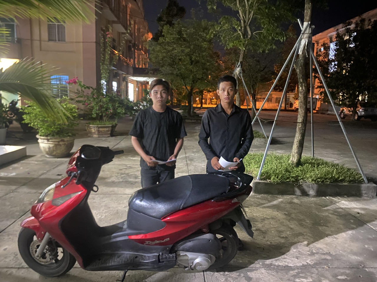 Khởi tố hai đối tượng thực hiện 5 vụ cướp giật dây chuyền tại vùng U Minh Thượng