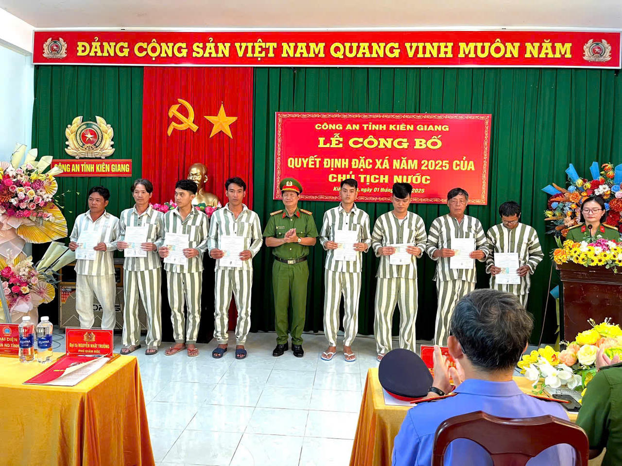 Các địa phương đồng loạt công bố quyết định đặc xá của Chủ tịch nước