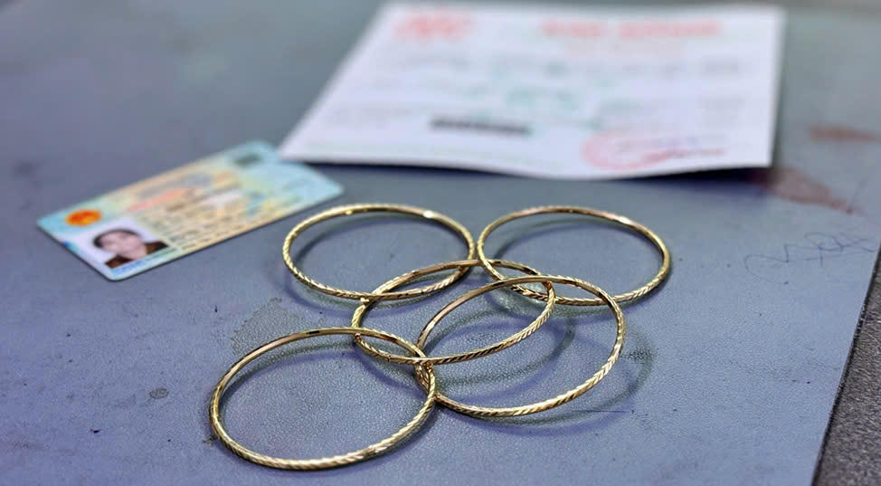 Chủ tiệm vàng bắt trộm