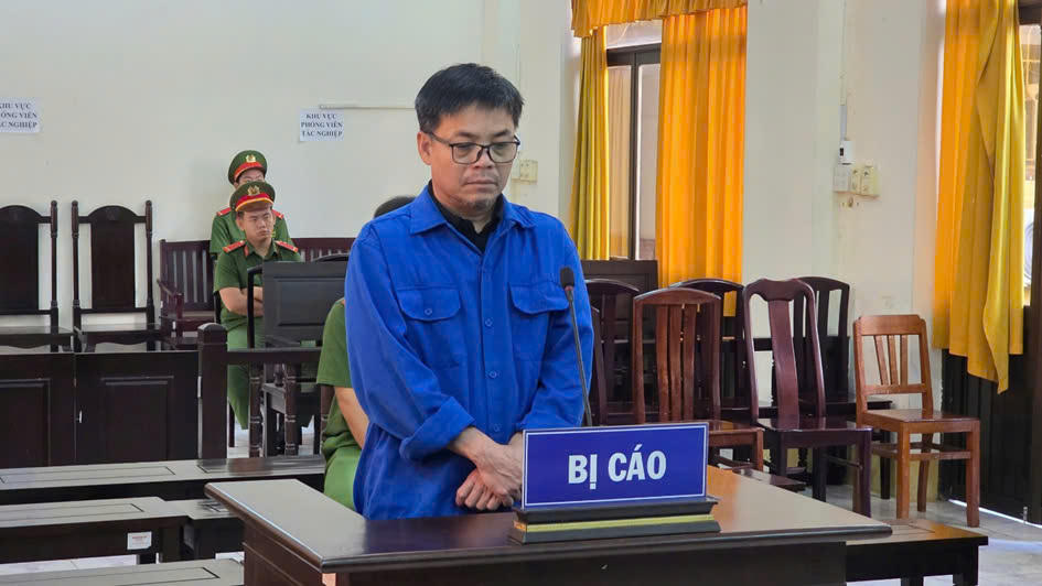 Lãnh 17 năm tù vì giả giấy tờ, chiếm đoạt 5 xe ô tô 