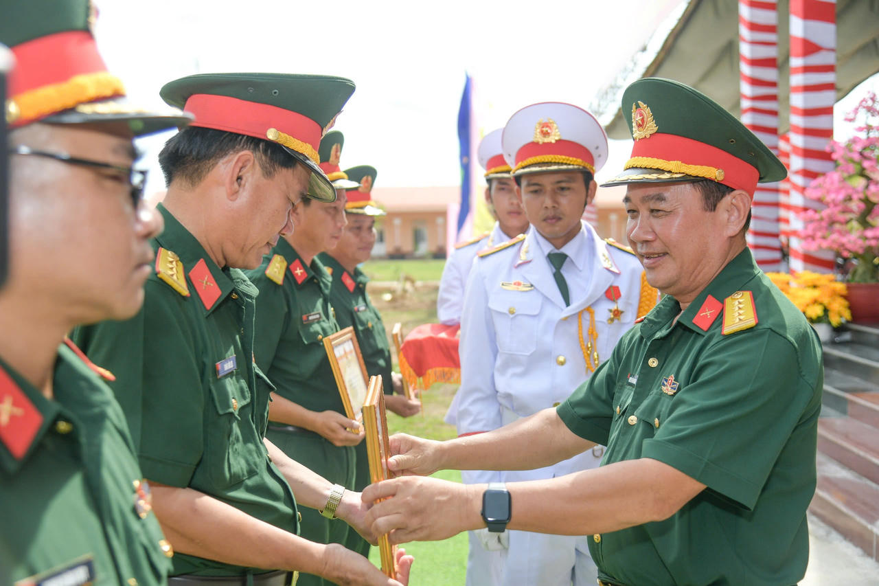 Bộ CHQS tỉnh Kiên Giang phát động “Tết trồng cây đời đời nhớ ơn Bác Hồ” năm 2025