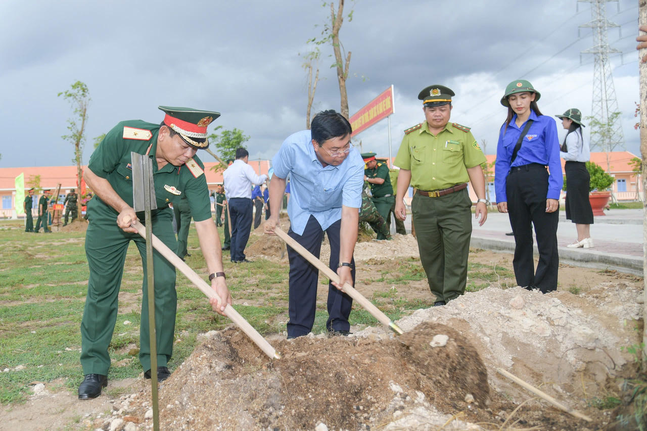 Bộ CHQS tỉnh Kiên Giang phát động “Tết trồng cây đời đời nhớ ơn Bác Hồ” năm 2025